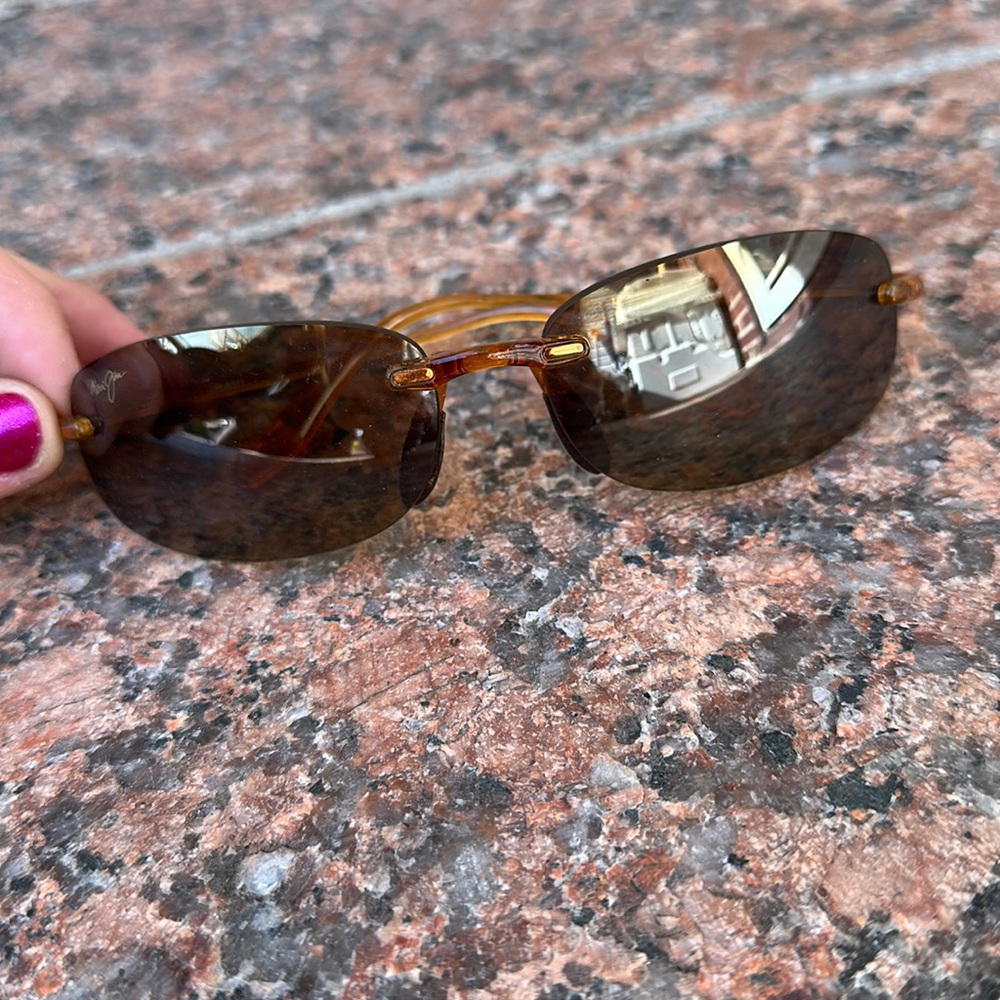 Maui Jim Sunglasses (arm needs to be replaced)